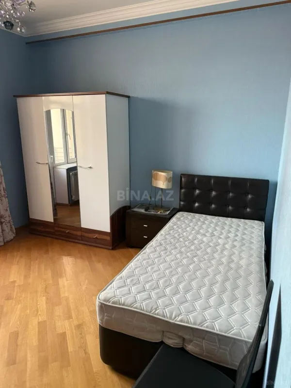 Satılır 4 otaqlı mənzil 169 m²