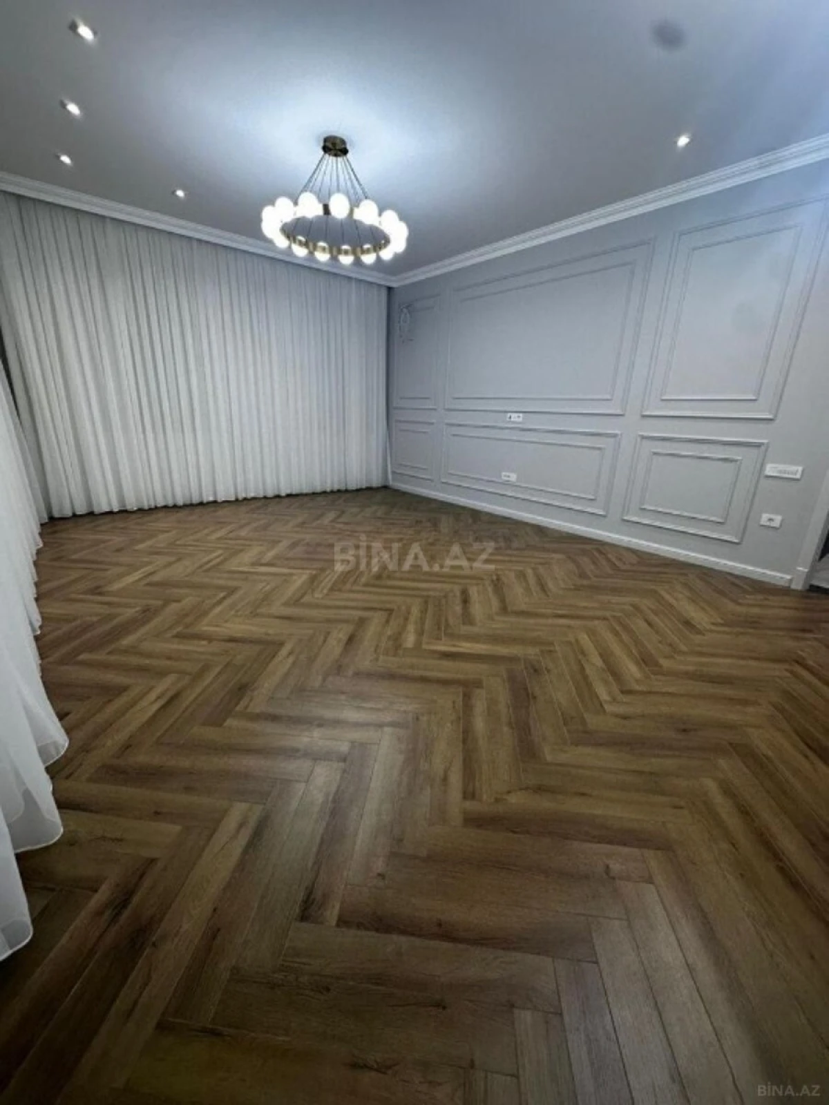 Satılır 4 otaqlı mənzil 161 m²