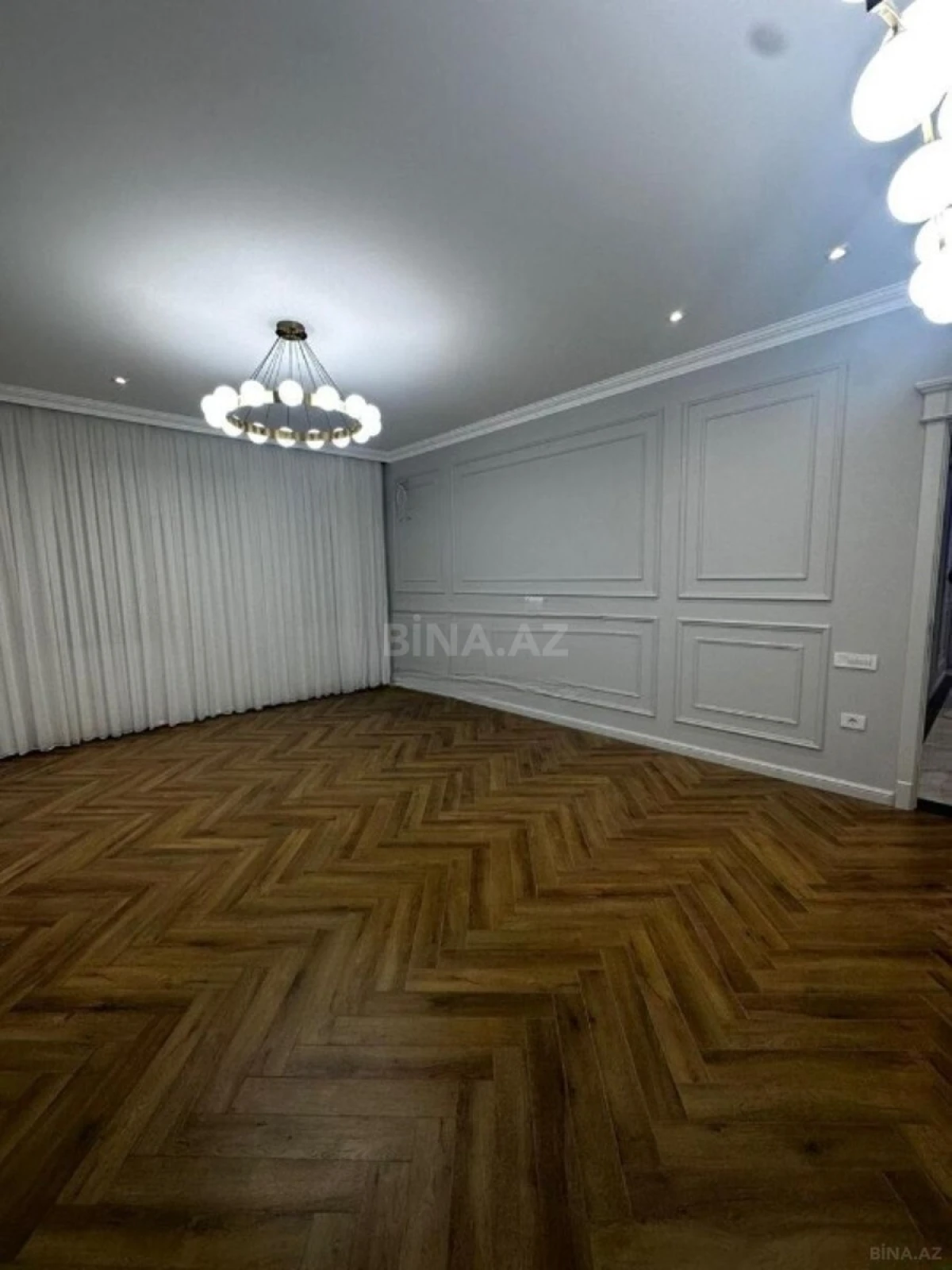 Satılır 4 otaqlı mənzil 161 m²