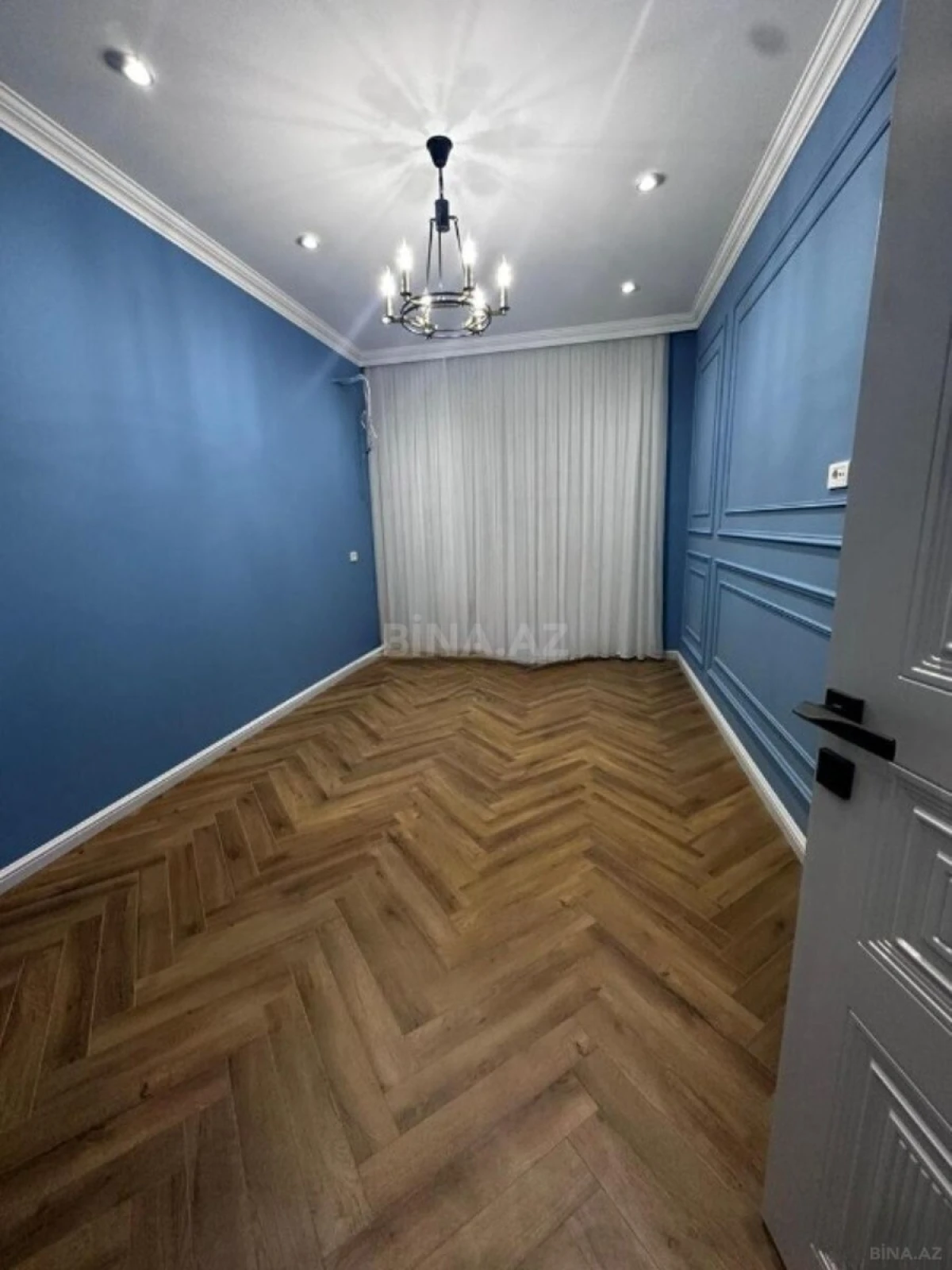 Satılır 4 otaqlı mənzil 161 m²