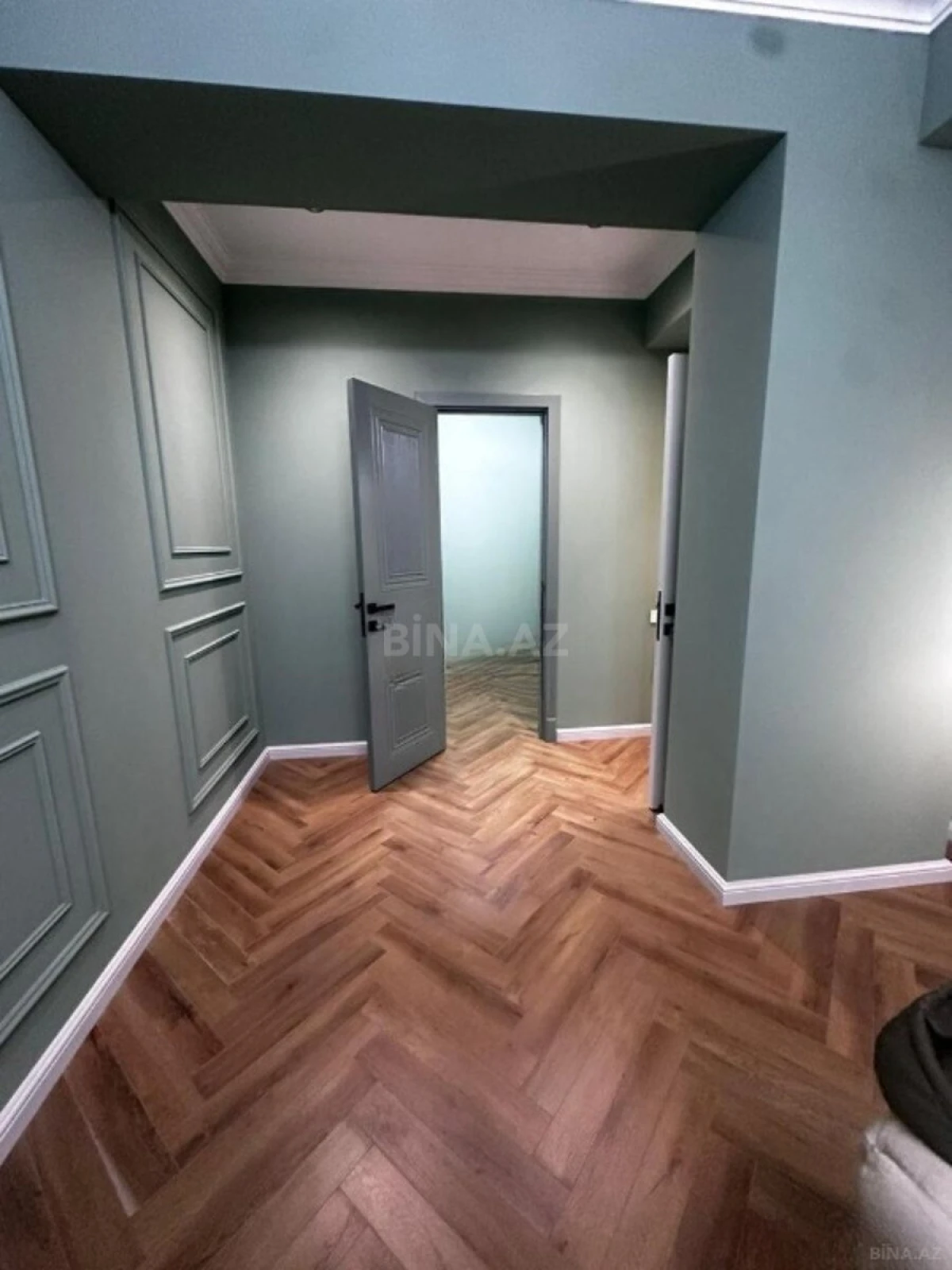 Satılır 4 otaqlı mənzil 161 m²