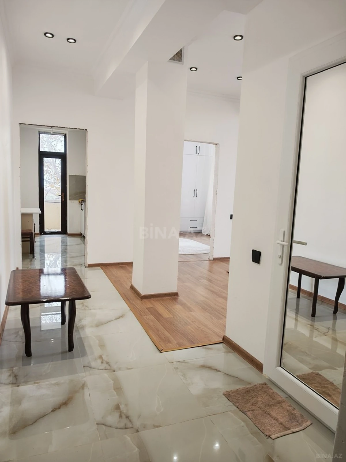 Satılır 2 otaqlı mənzil 72 m²