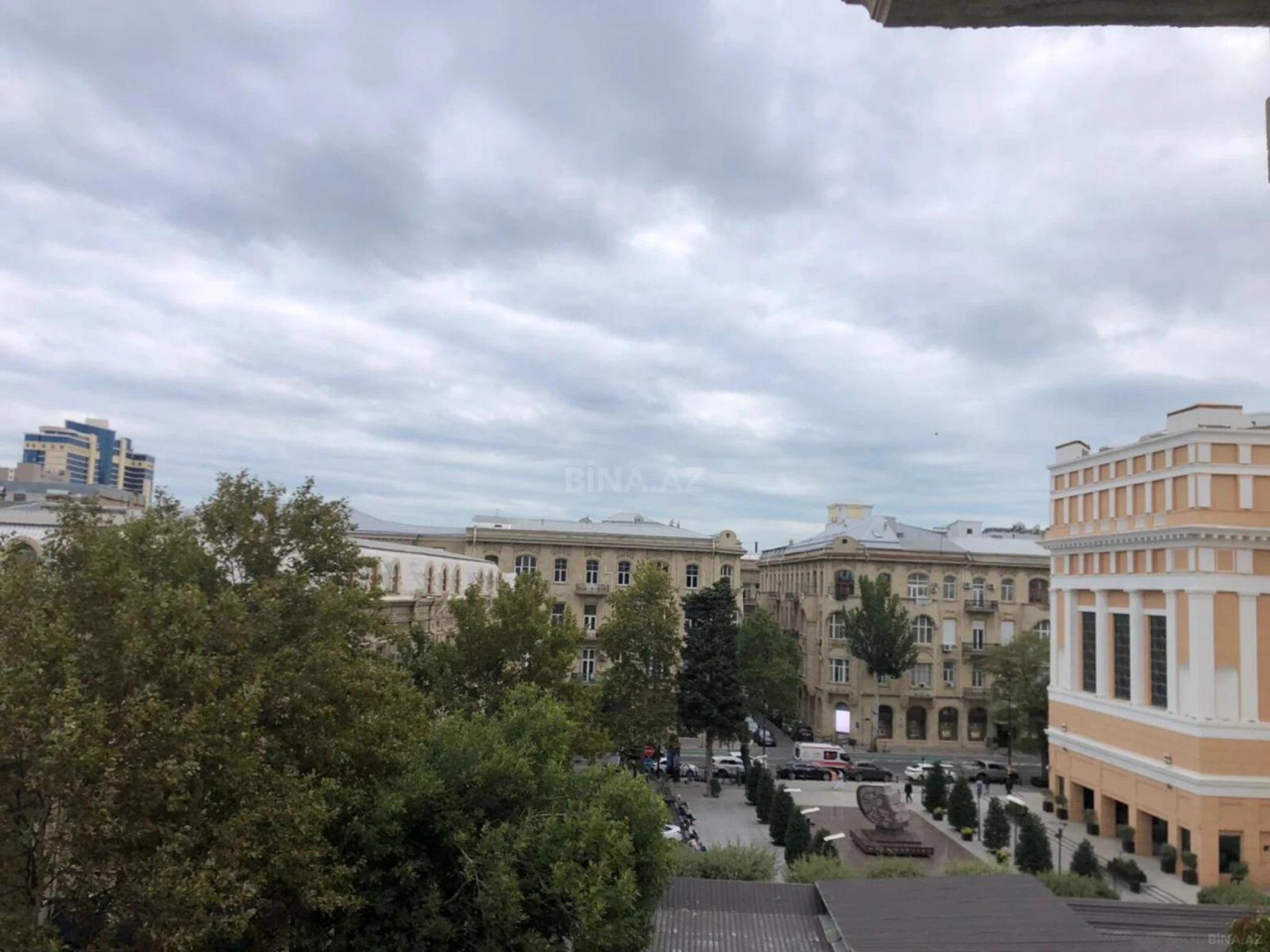 Kirayə verilir 3 otaqlı mənzil 155 m²