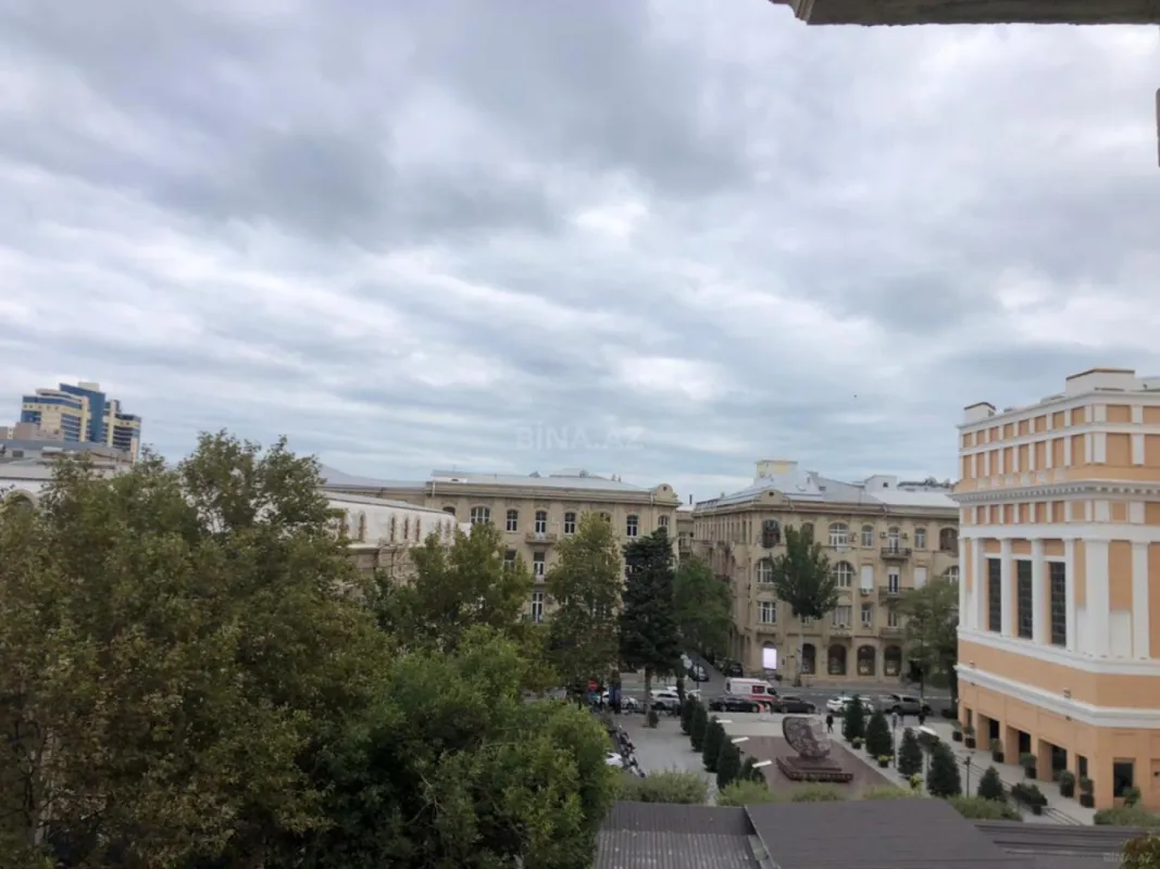 Kirayə verilir 3 otaqlı mənzil 155 m²