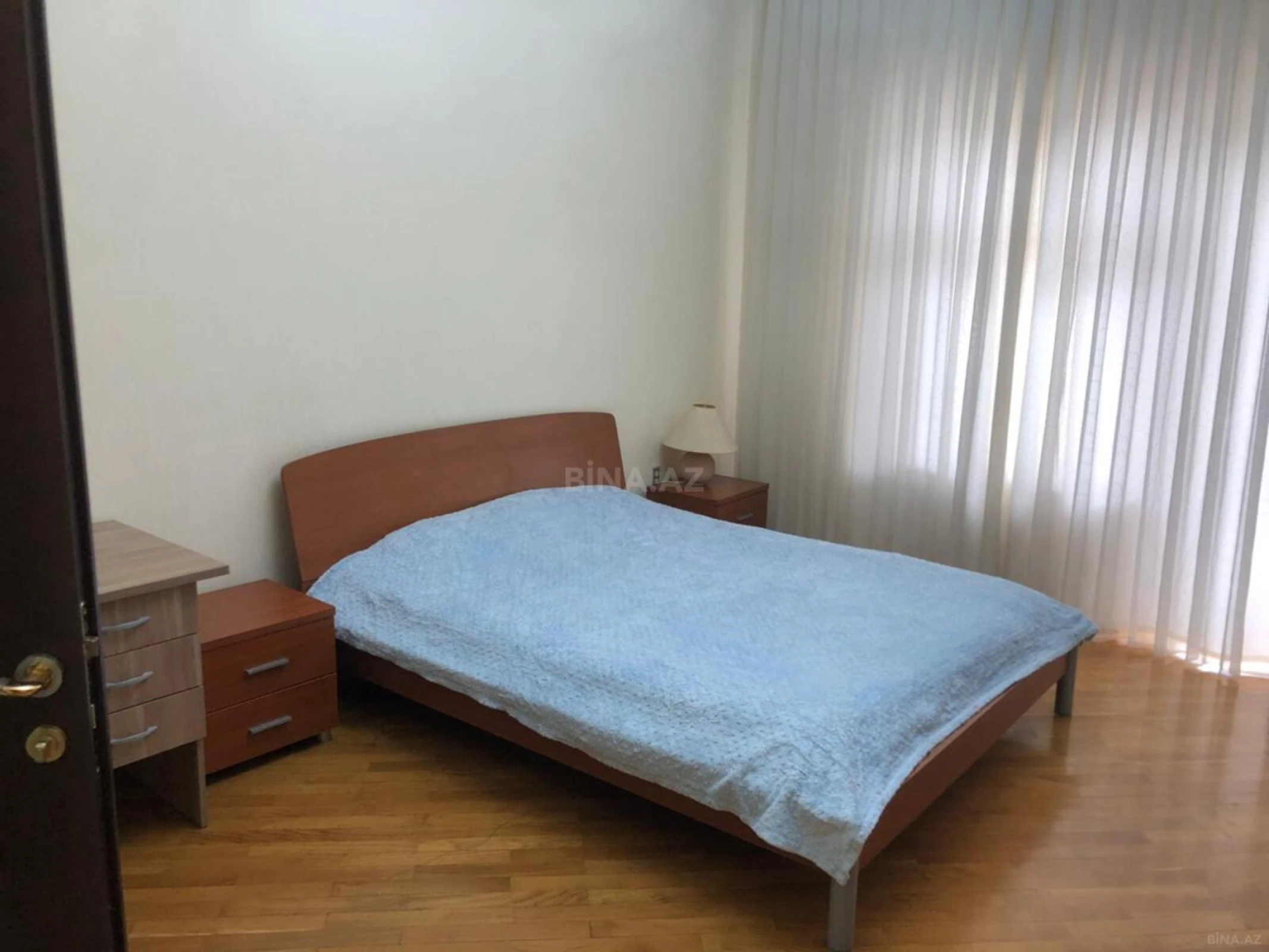 Kirayə verilir 3 otaqlı mənzil 155 m²