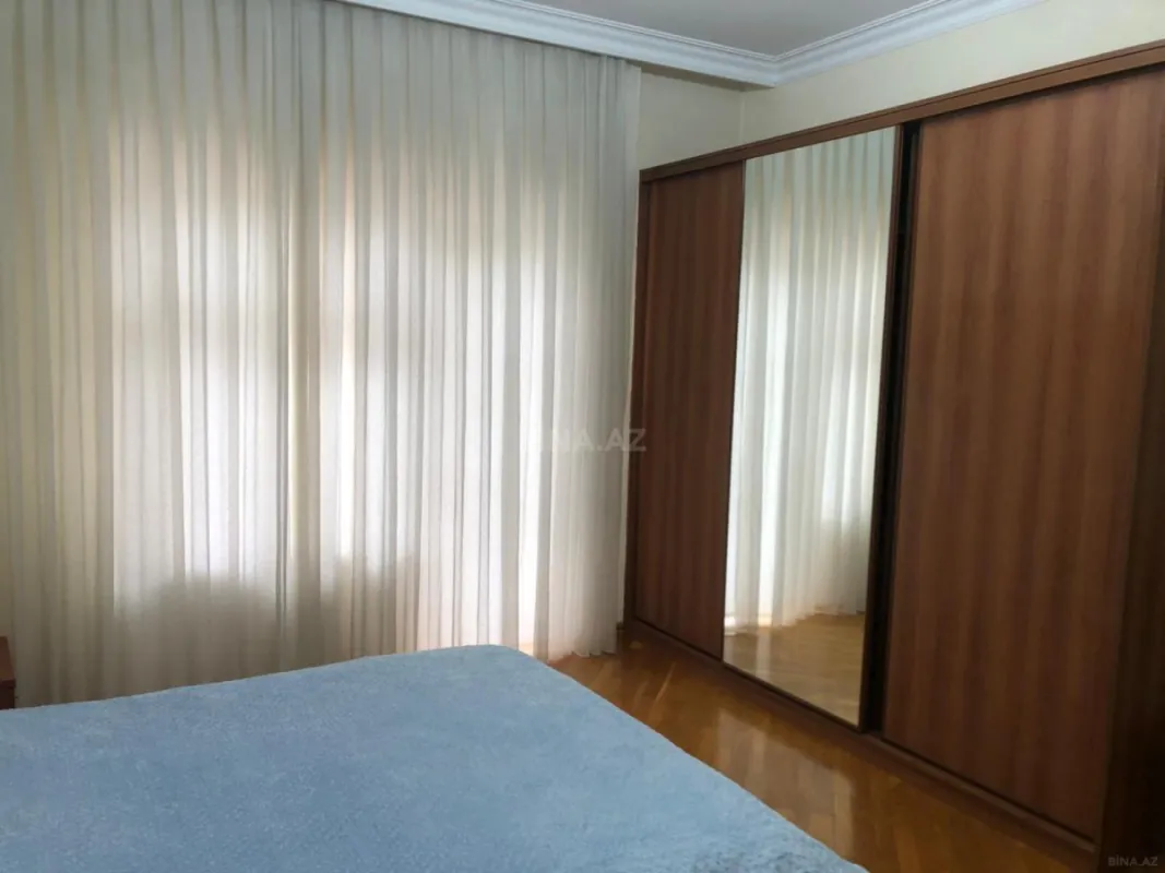 Kirayə verilir 3 otaqlı mənzil 155 m²