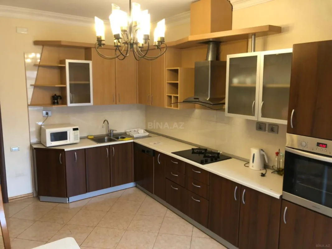 Kirayə verilir 3 otaqlı mənzil 155 m²
