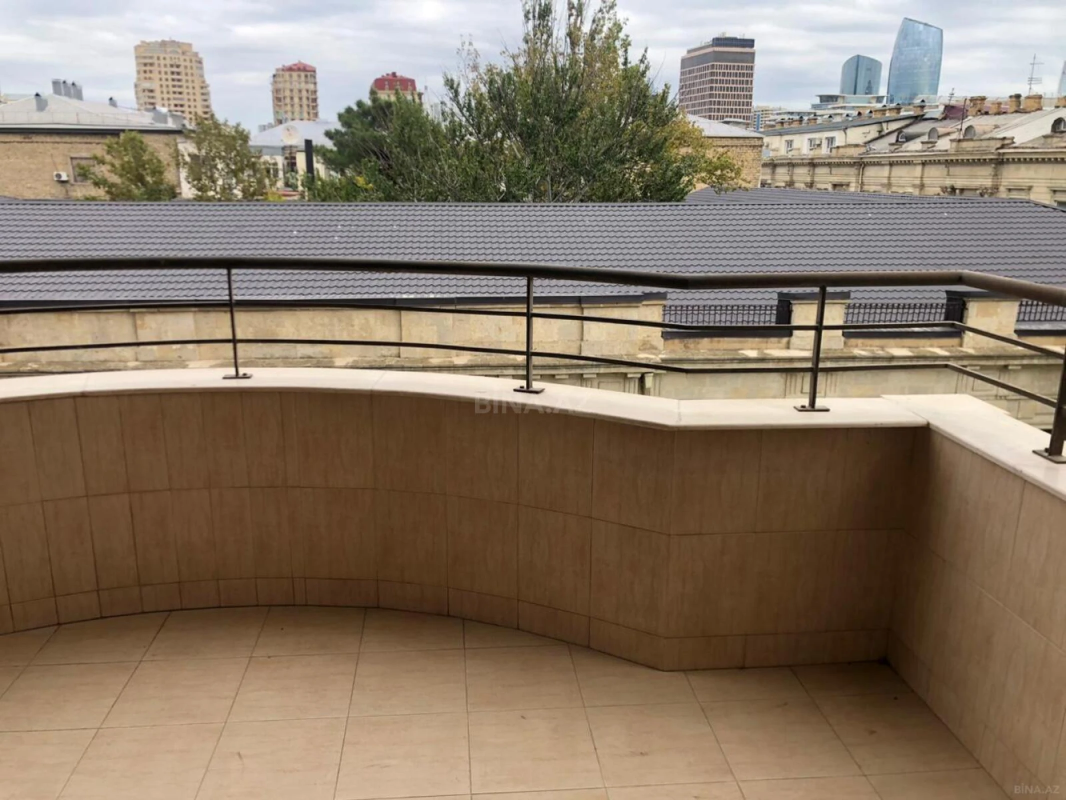 Kirayə verilir 3 otaqlı mənzil 155 m²