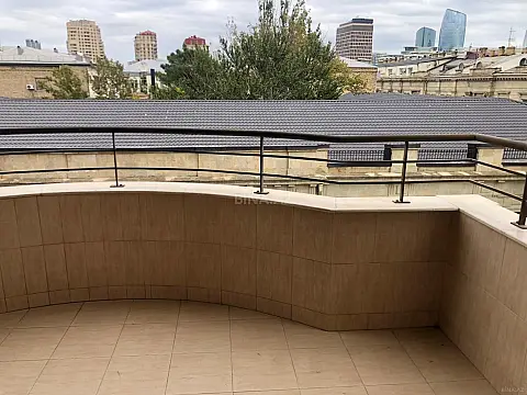 Kirayə verilir 3 otaqlı mənzil 155 m²