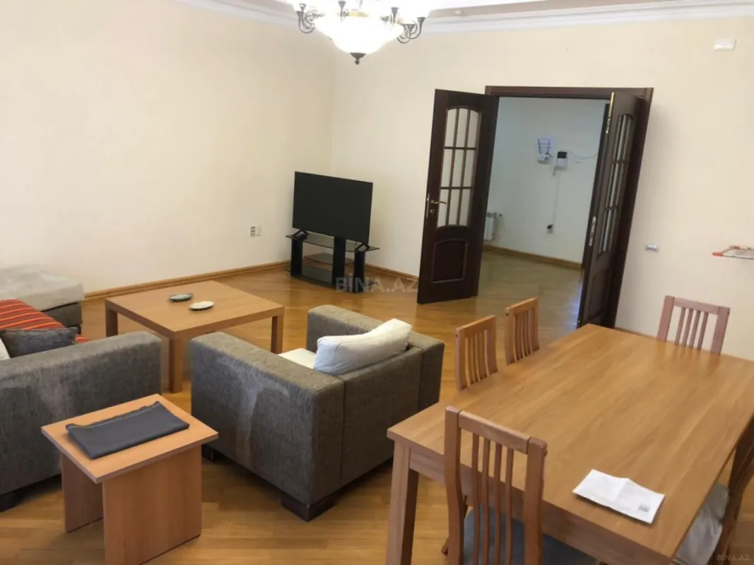 Kirayə verilir 3 otaqlı mənzil 155 m²