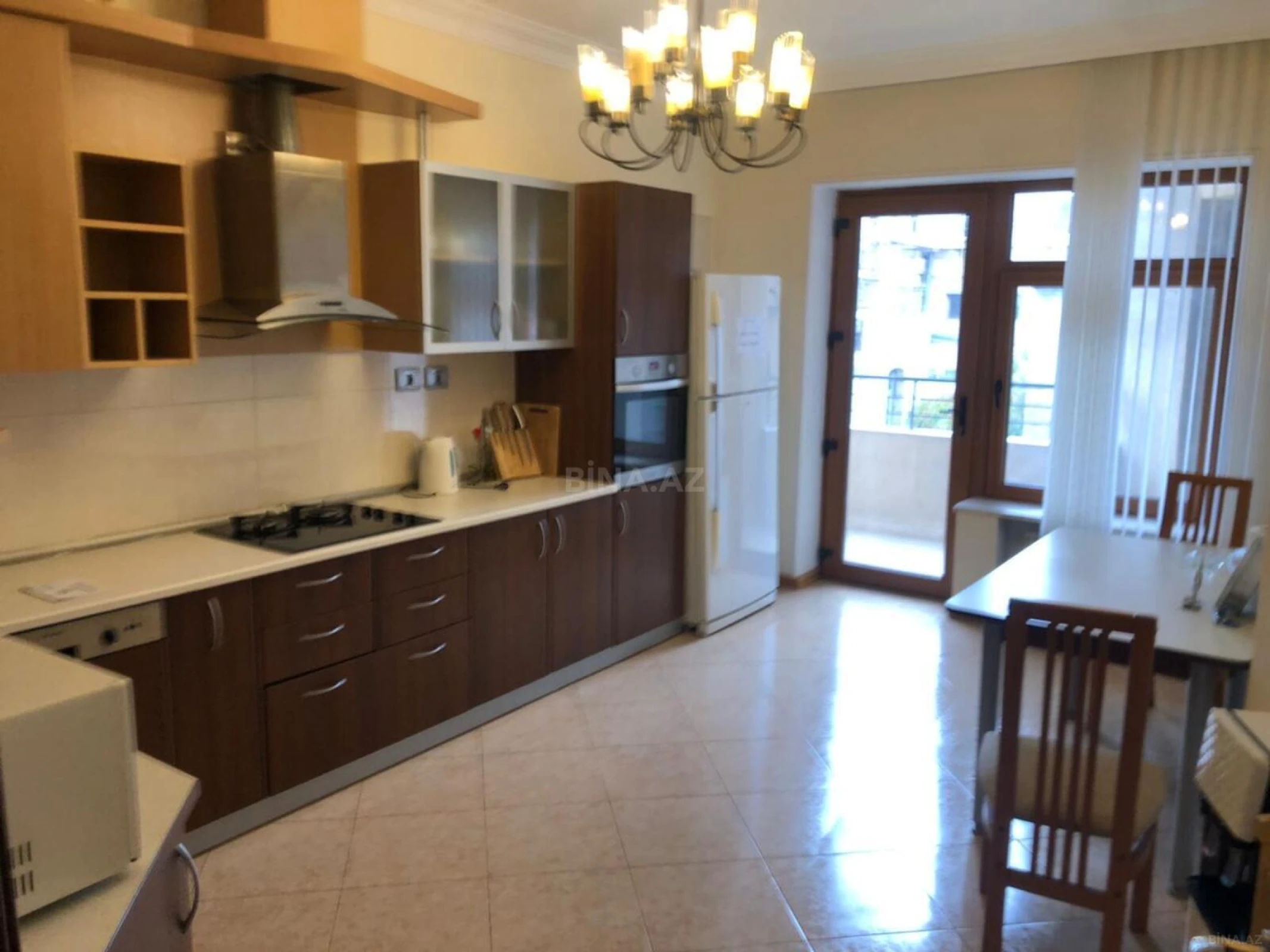 Kirayə verilir 3 otaqlı mənzil 155 m²