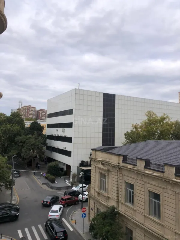 Kirayə verilir 3 otaqlı mənzil 155 m²