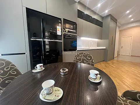 Satılır 3 otaqlı mənzil 102 m²