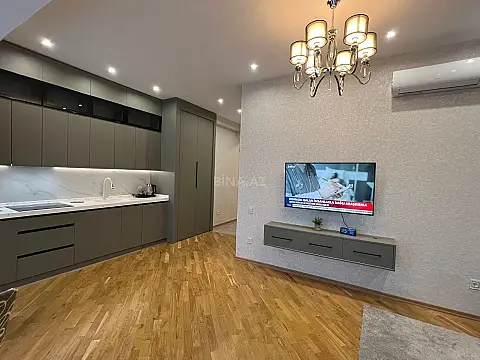 Satılır 3 otaqlı mənzil 102 m²