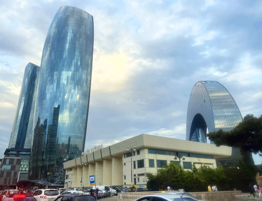 Satılır 3 otaqlı mənzil 102 m²