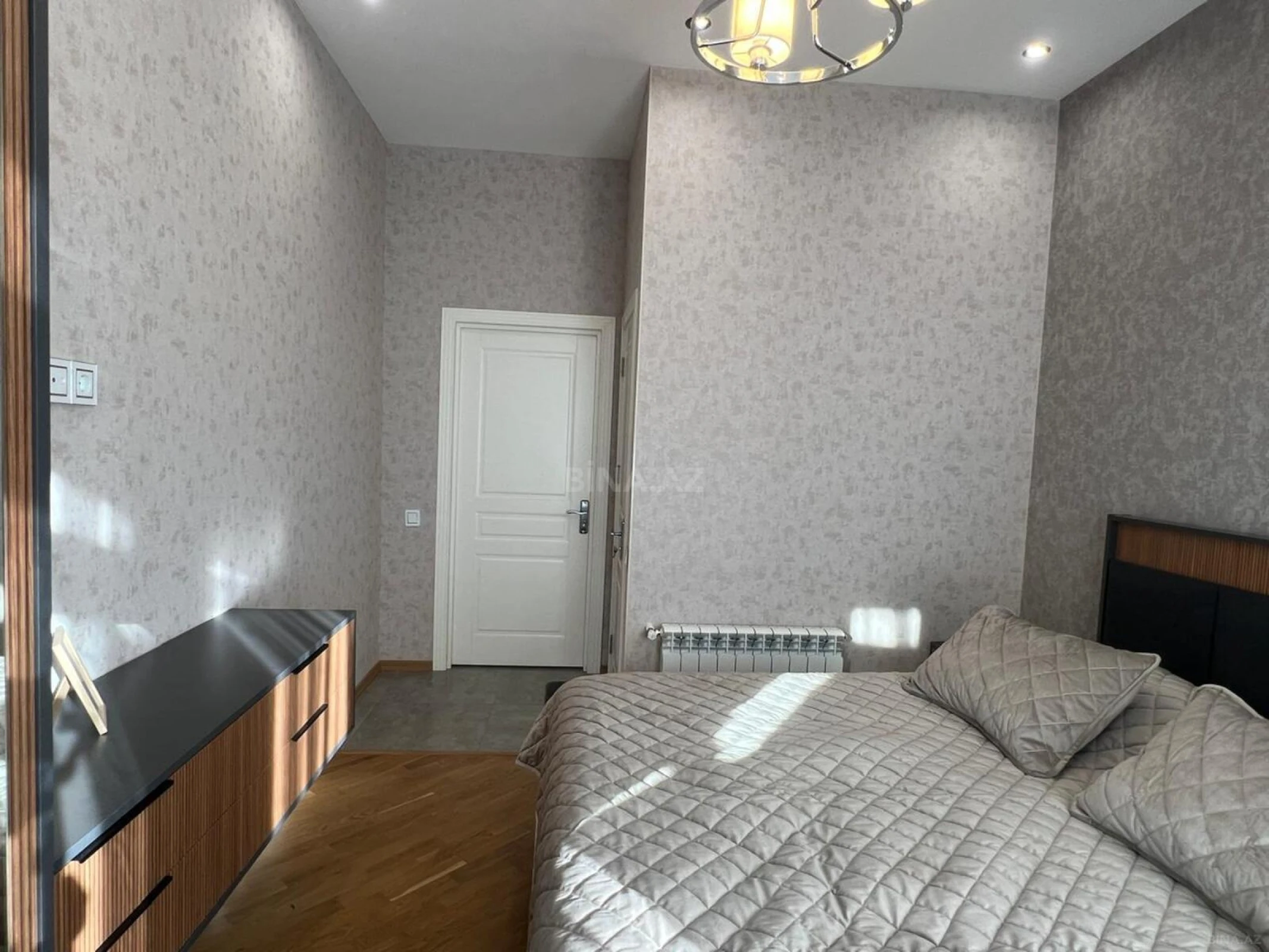 Satılır 3 otaqlı mənzil 102 m²