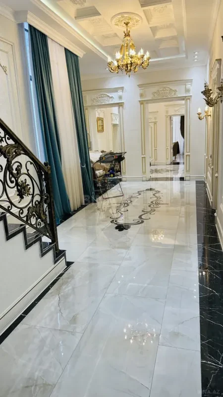 Satılır 4 otaqlı mənzil 215 m²