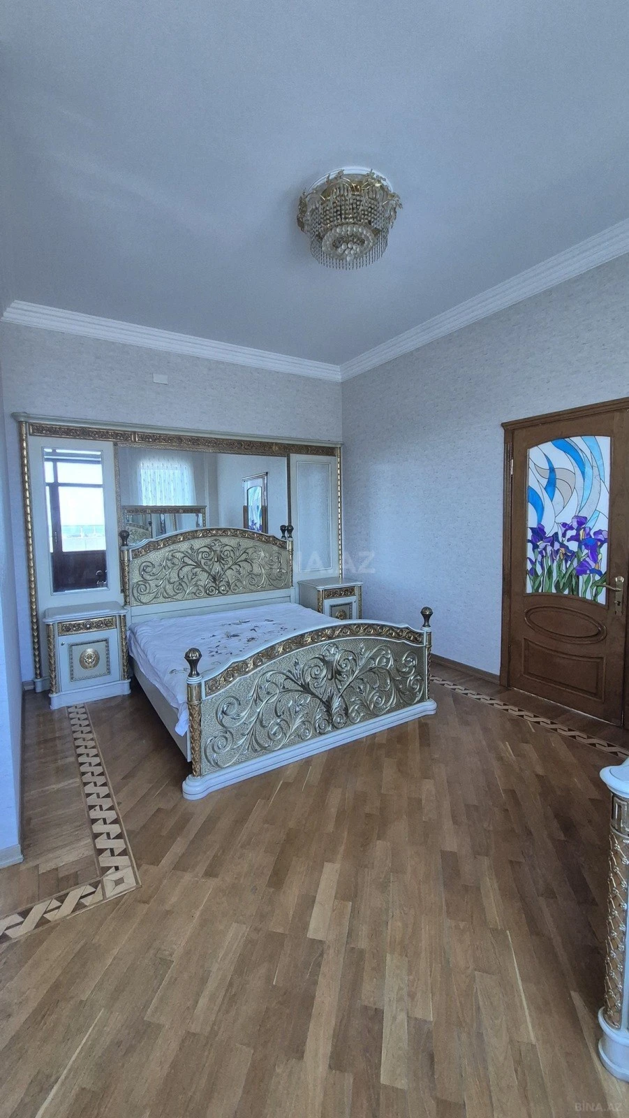 Satılır 3 otaqlı mənzil 276 m²