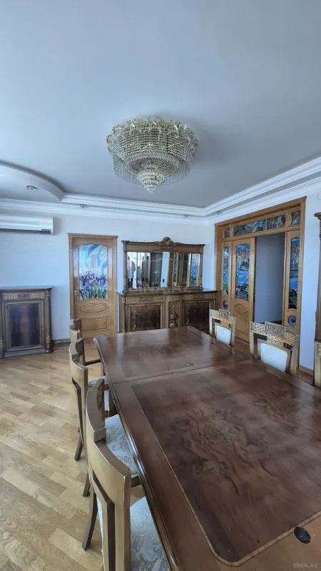 Satılır 3 otaqlı mənzil 276 m²