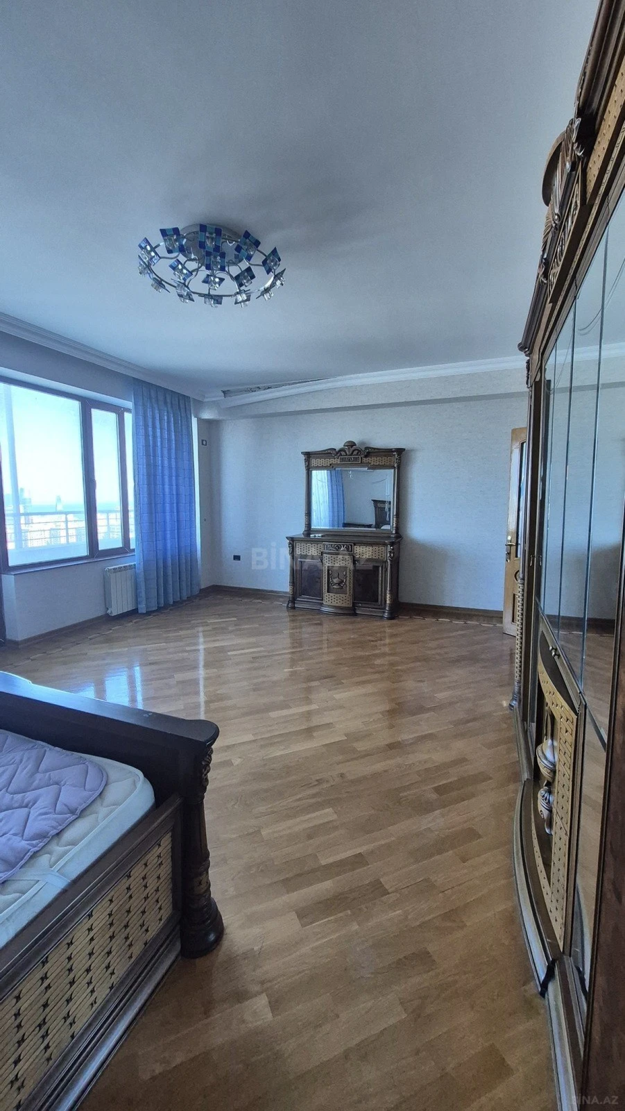 Satılır 3 otaqlı mənzil 276 m²