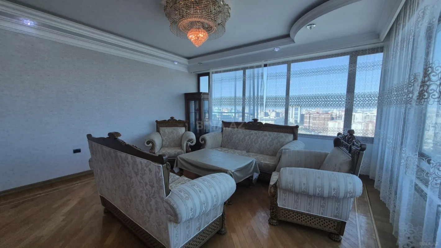 Satılır 3 otaqlı mənzil 276 m²