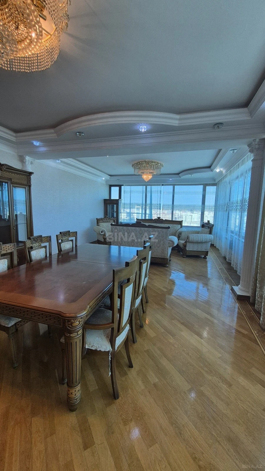 Satılır 3 otaqlı mənzil 276 m²