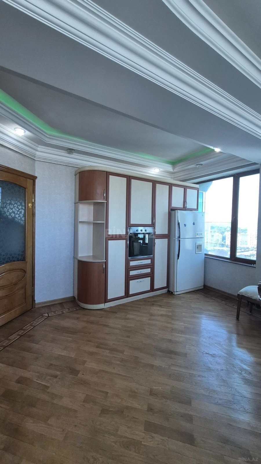 Satılır 3 otaqlı mənzil 276 m²