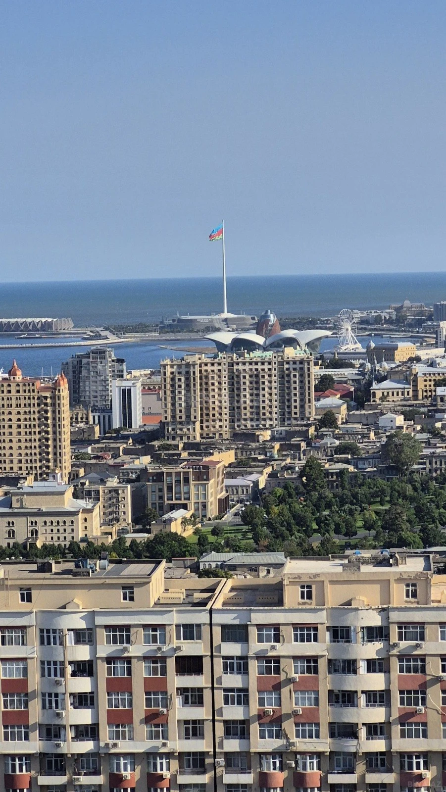 Satılır 3 otaqlı mənzil 276 m²