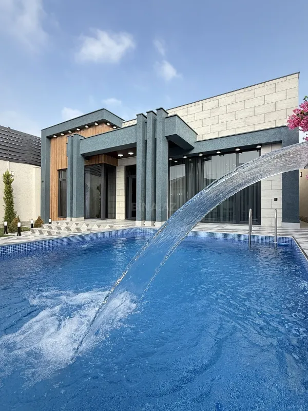 Satılır 5 otaqlı həyət evi 180 m²