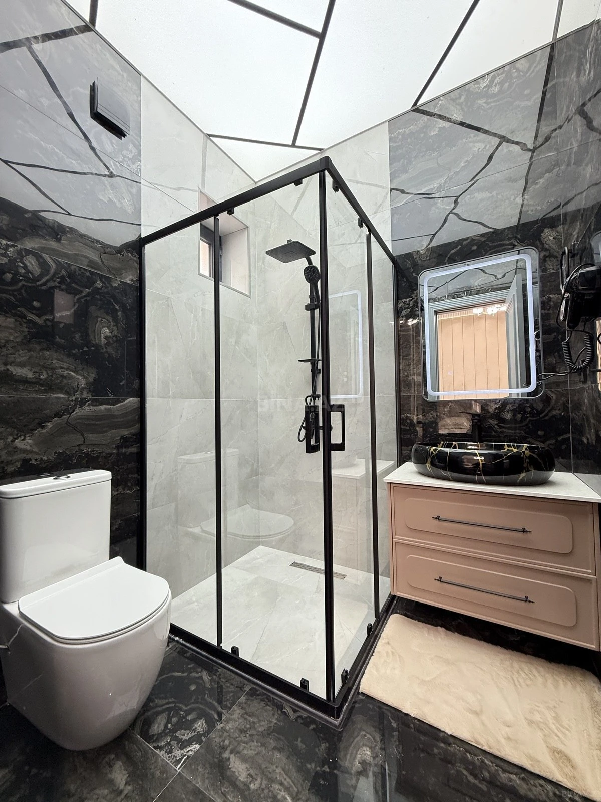 Satılır 5 otaqlı həyət evi 180 m²