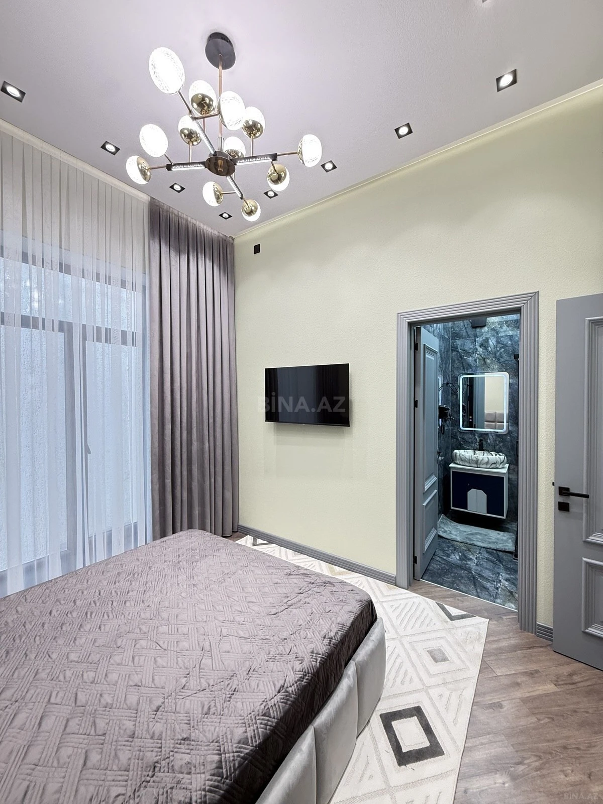 Satılır 5 otaqlı həyət evi 180 m²