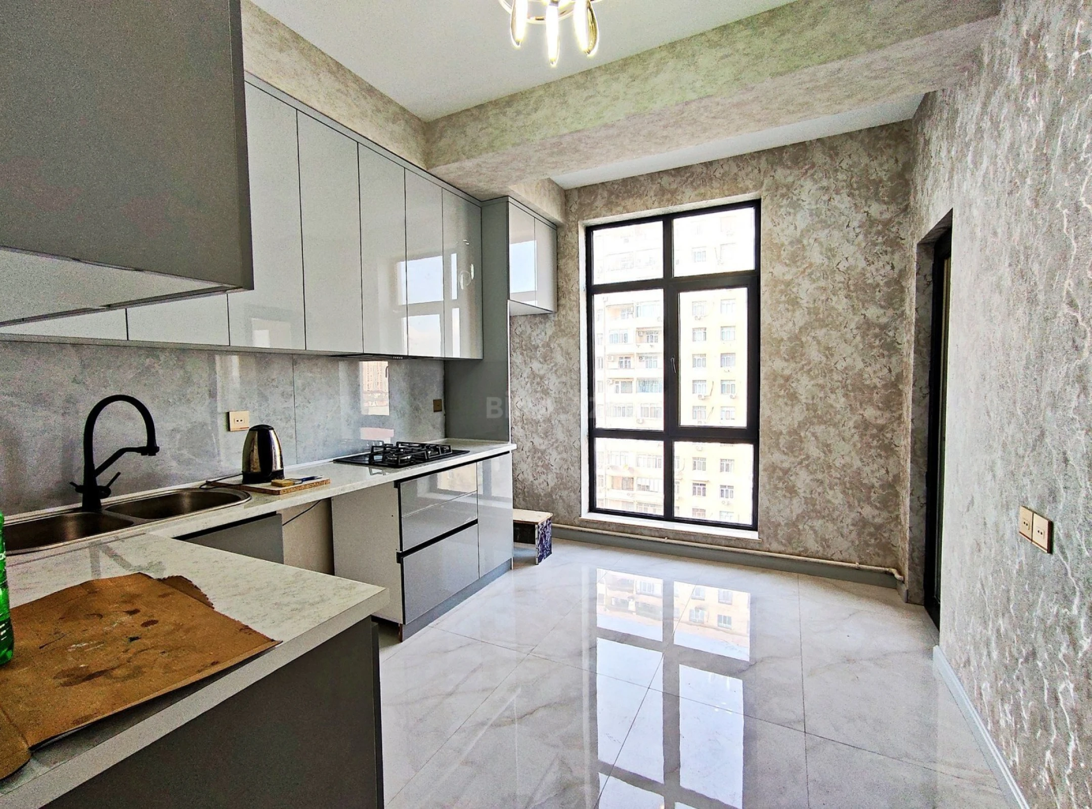 Satılır 3 otaqlı mənzil 85.4 m²