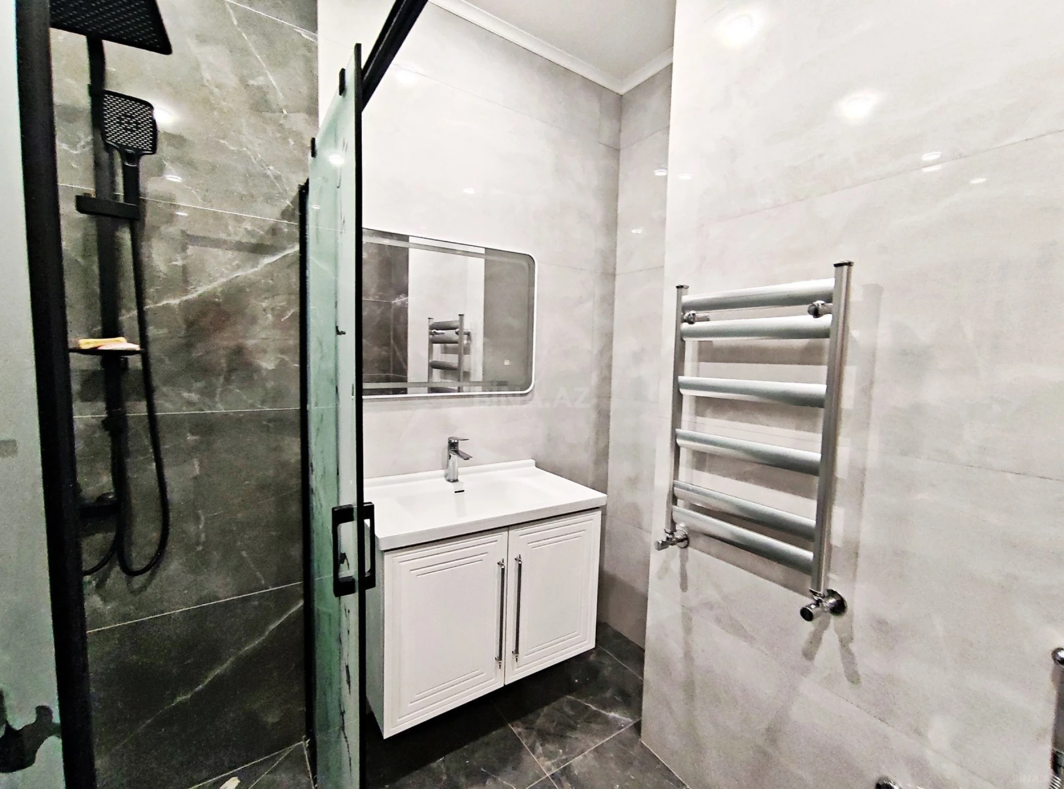 Satılır 3 otaqlı mənzil 85.4 m²