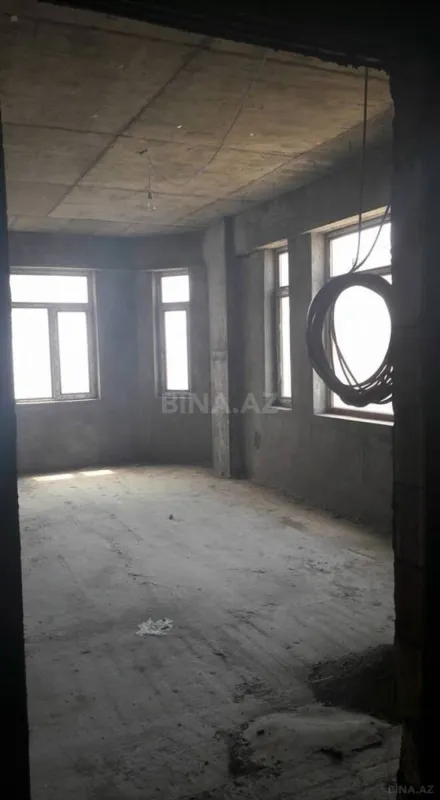 Satılır 4 otaqlı mənzil 145 m²