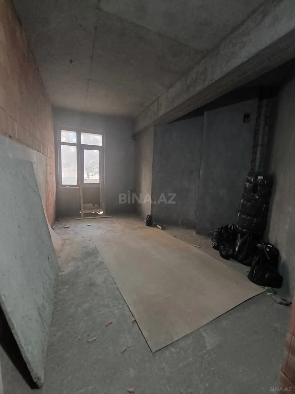 Satılır 4 otaqlı mənzil 145 m²