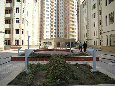 Satılır 4 otaqlı mənzil 145 m²