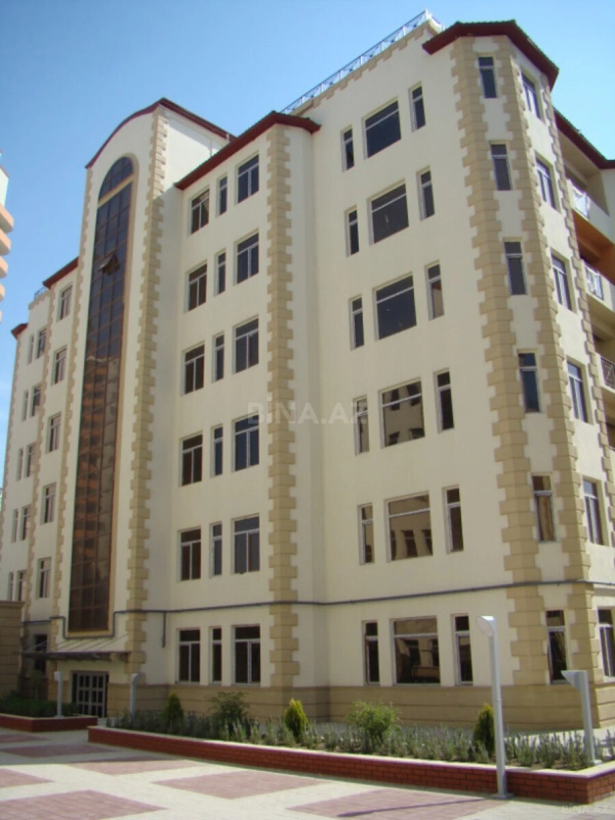 Satılır 4 otaqlı mənzil 145 m²