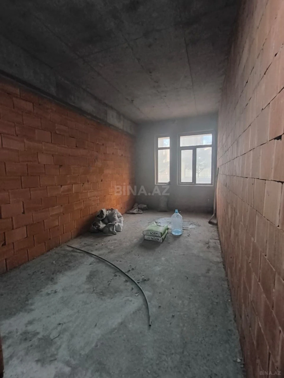 Satılır 4 otaqlı mənzil 145 m²