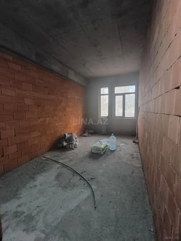 Satılır 4 otaqlı mənzil 145 m²