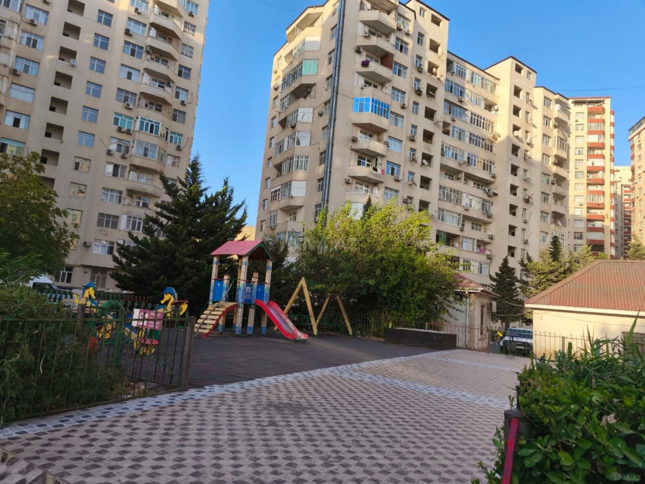 Satılır 3 otaqlı mənzil 102 m²