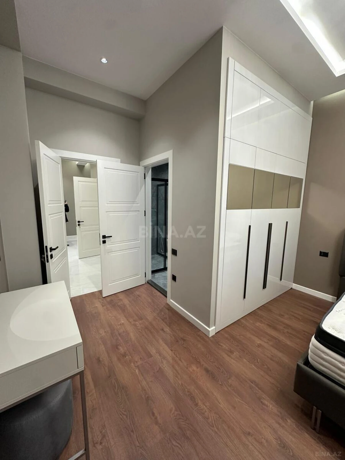 Kirayə verilir 3 otaqlı mənzil 157 m²