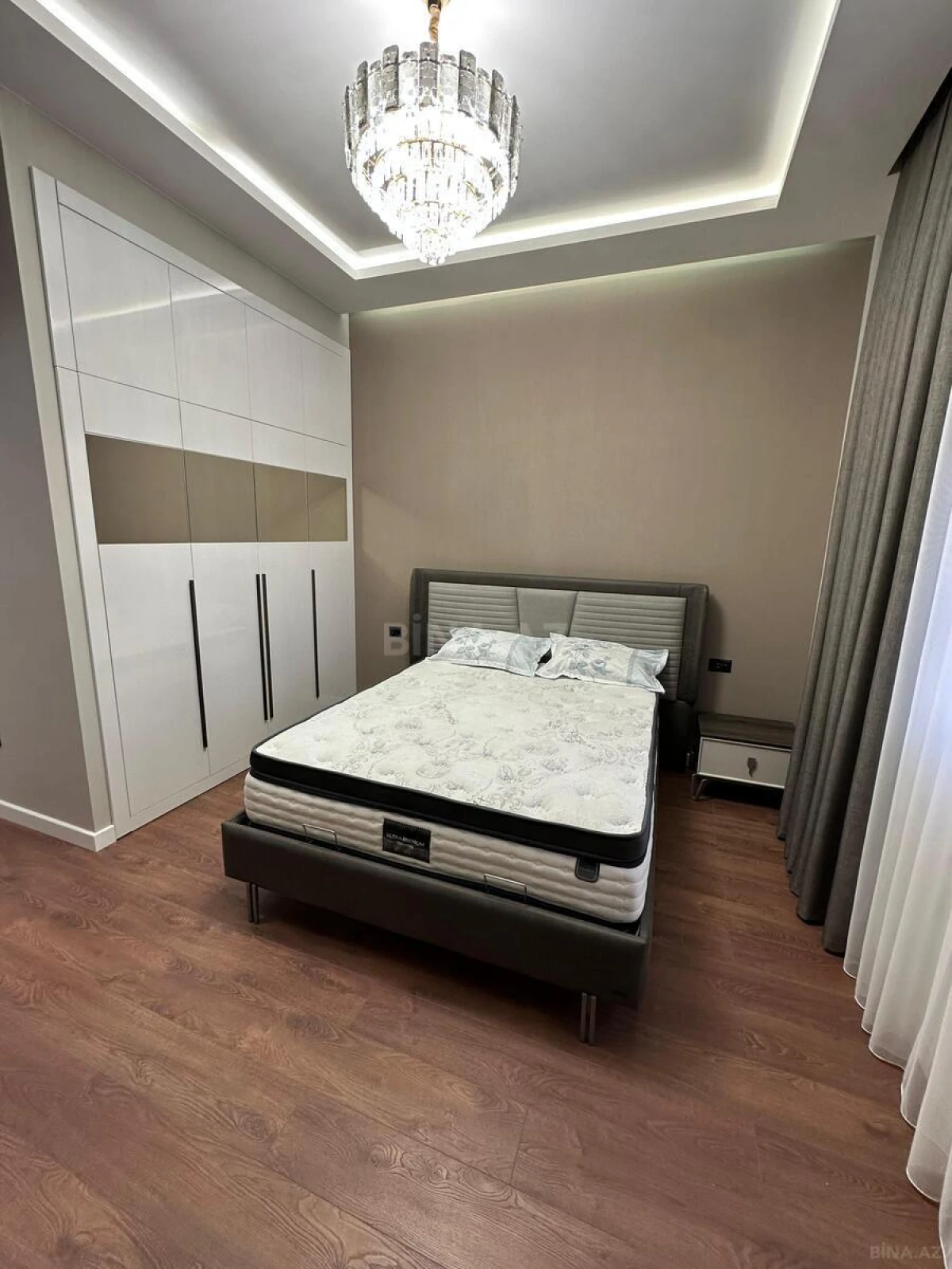 Kirayə verilir 3 otaqlı mənzil 157 m²