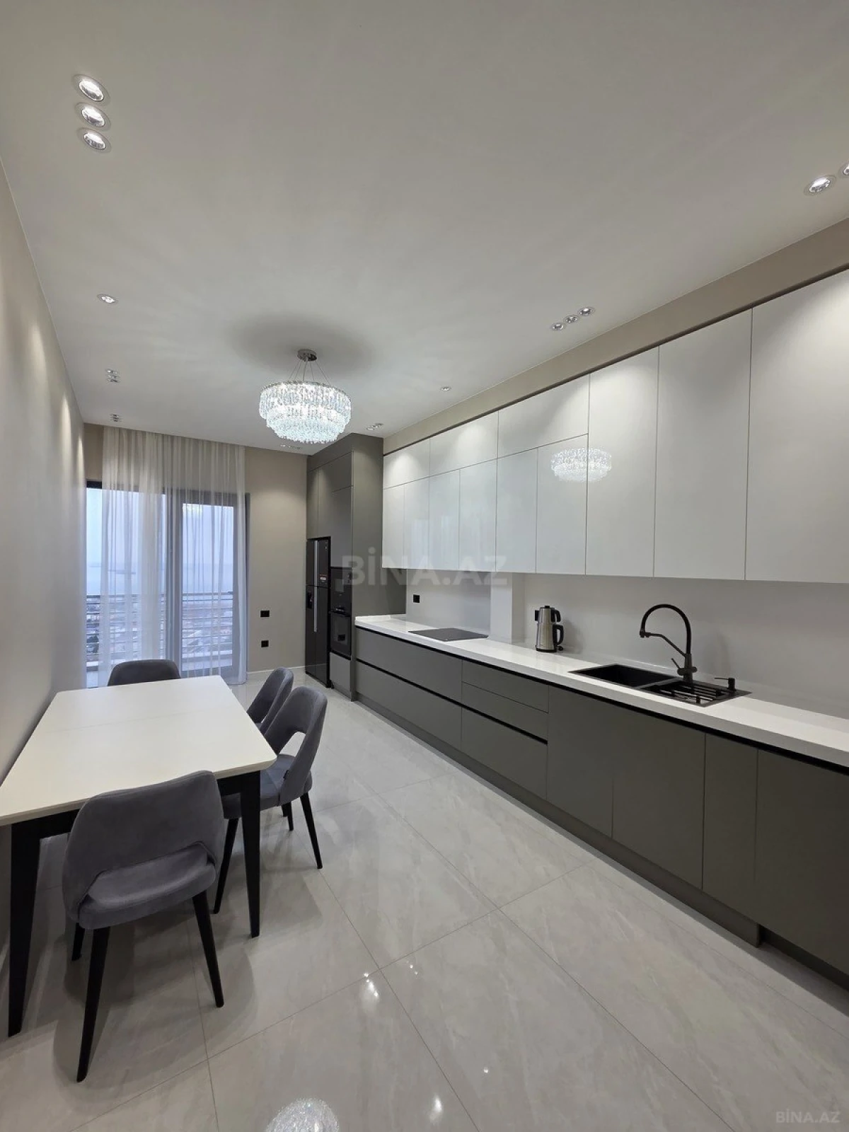 Kirayə verilir 3 otaqlı mənzil 157 m²