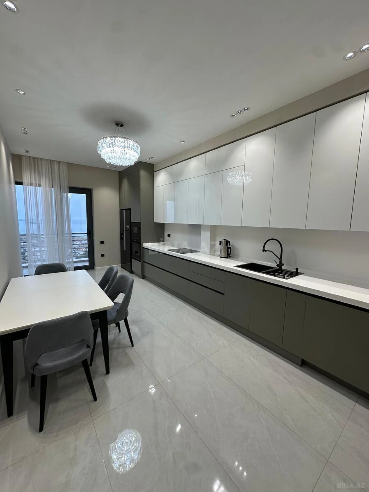 Kirayə verilir 3 otaqlı mənzil 157 m²