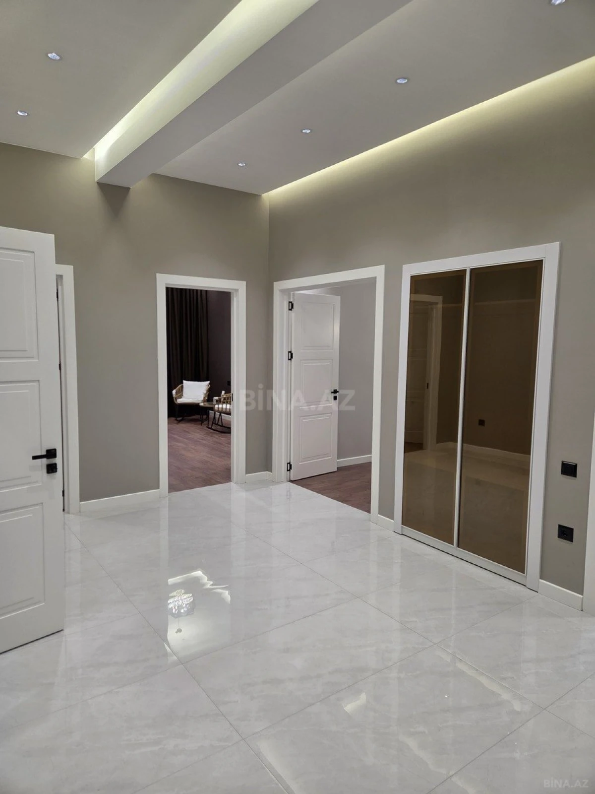 Kirayə verilir 3 otaqlı mənzil 157 m²