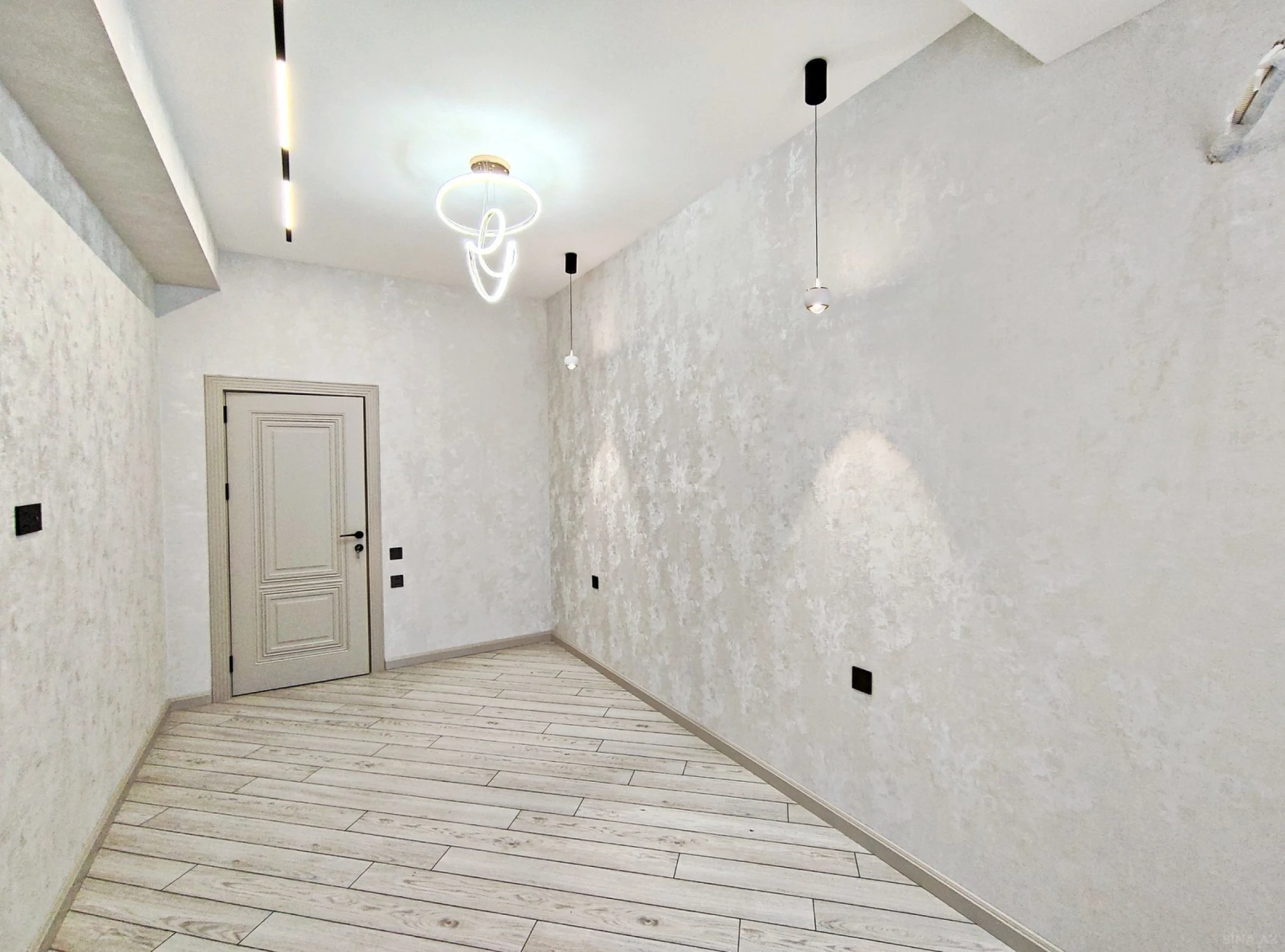 Satılır 2 otaqlı mənzil 76.1 m²