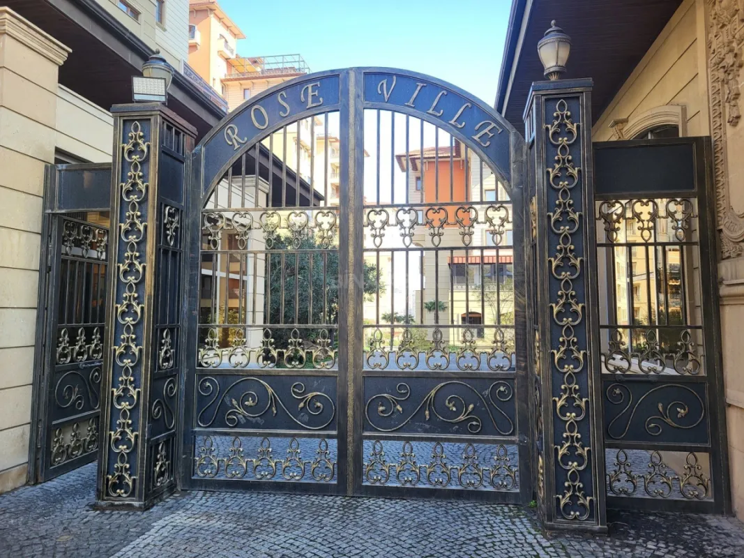 Satılır 4 otaqlı mənzil 282 m²