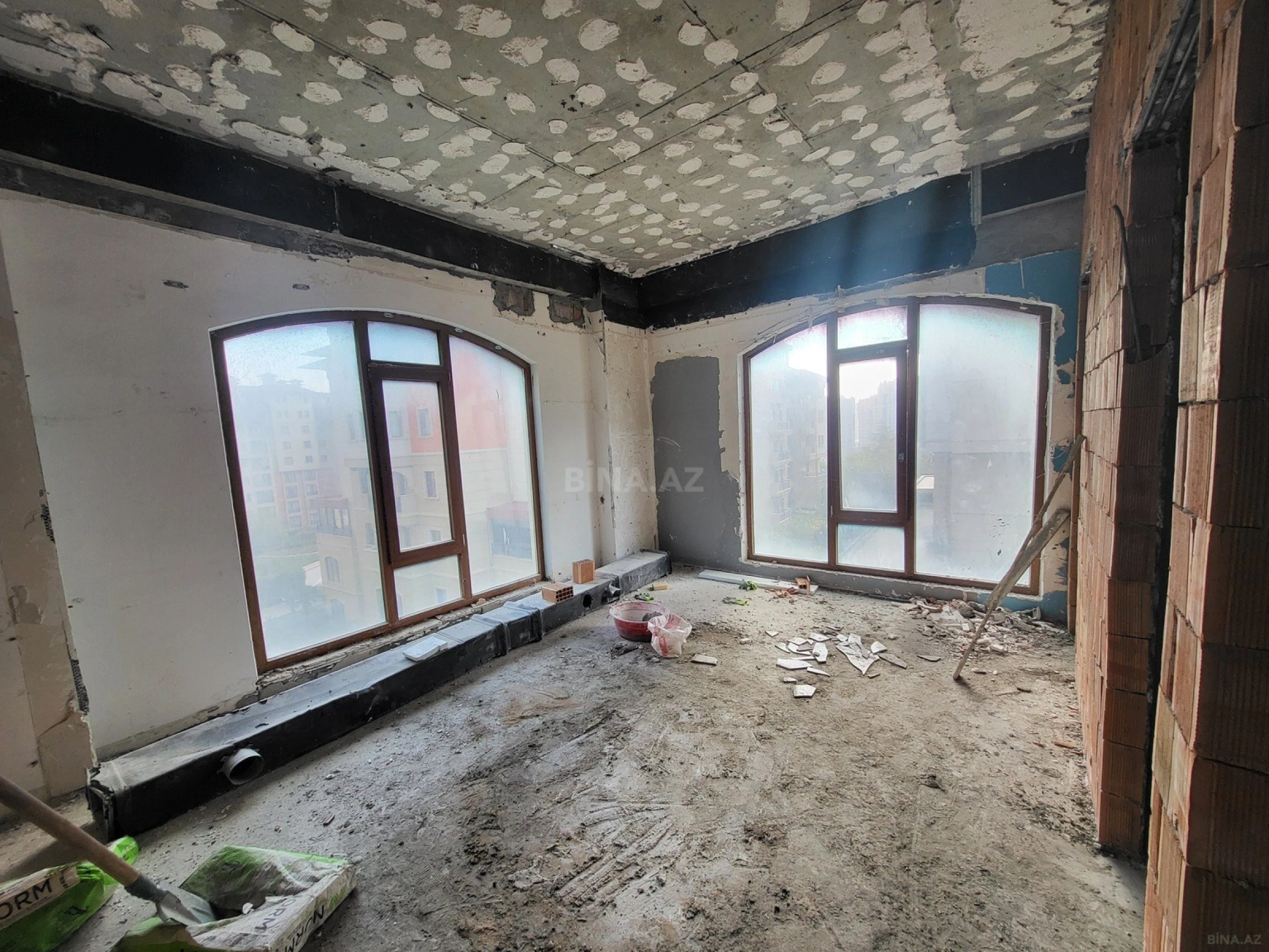 Satılır 4 otaqlı mənzil 282 m²