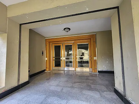 Satılır 4 otaqlı mənzil 282 m²