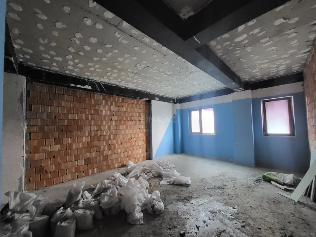 Satılır 4 otaqlı mənzil 282 m²